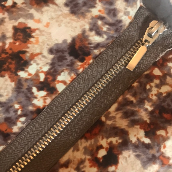 “H&M” Floral Fitted Dress. - Picture 13 of 15